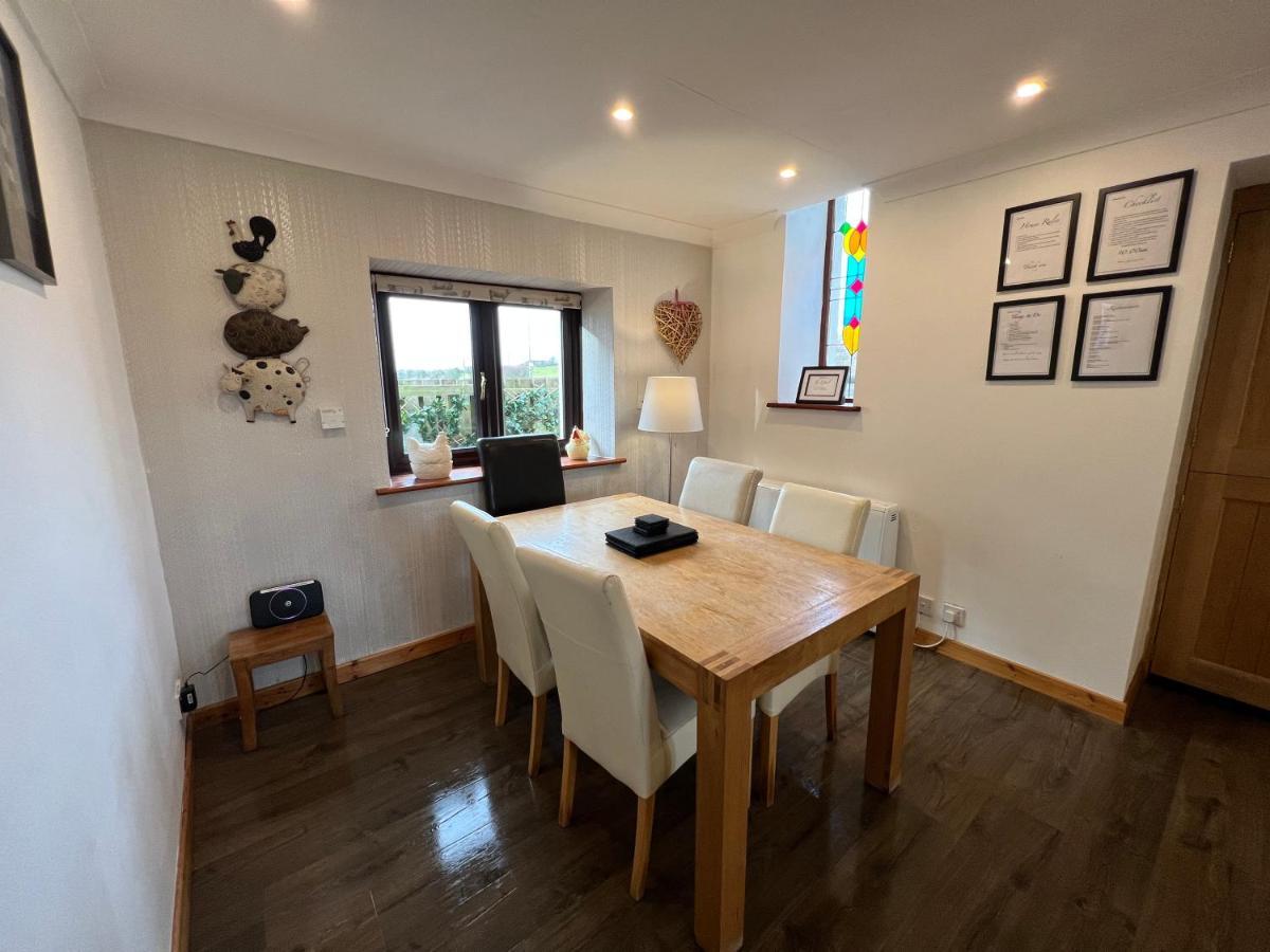 3 Bed Detached Cottage- Log Burner Mountain Views 波马利斯 外观 照片