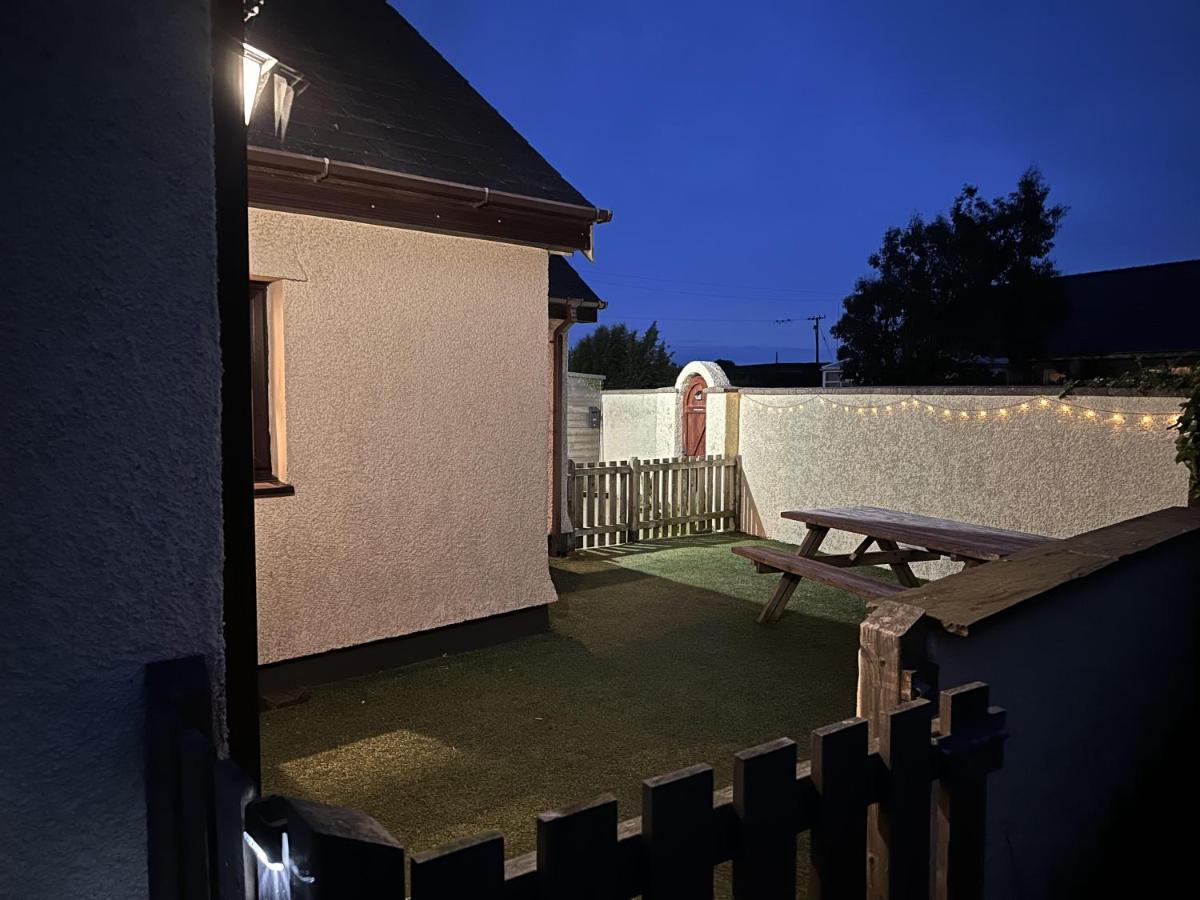 3 Bed Detached Cottage- Log Burner Mountain Views 波马利斯 外观 照片