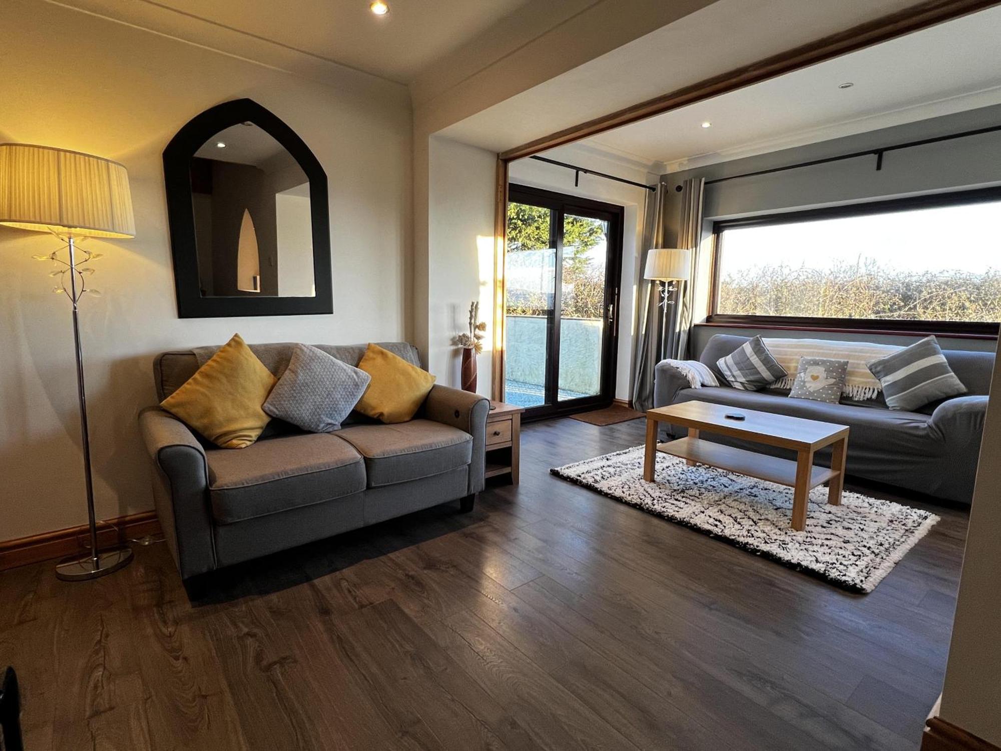 3 Bed Detached Cottage- Log Burner Mountain Views 波马利斯 外观 照片