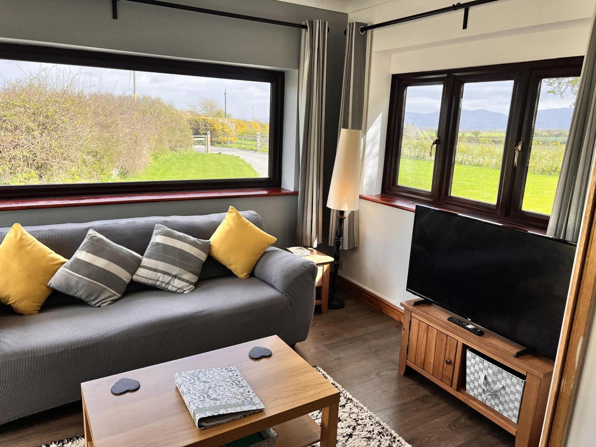 3 Bed Detached Cottage- Log Burner Mountain Views 波马利斯 外观 照片