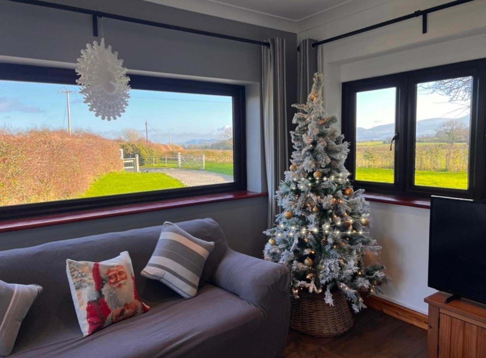 3 Bed Detached Cottage- Log Burner Mountain Views 波马利斯 外观 照片