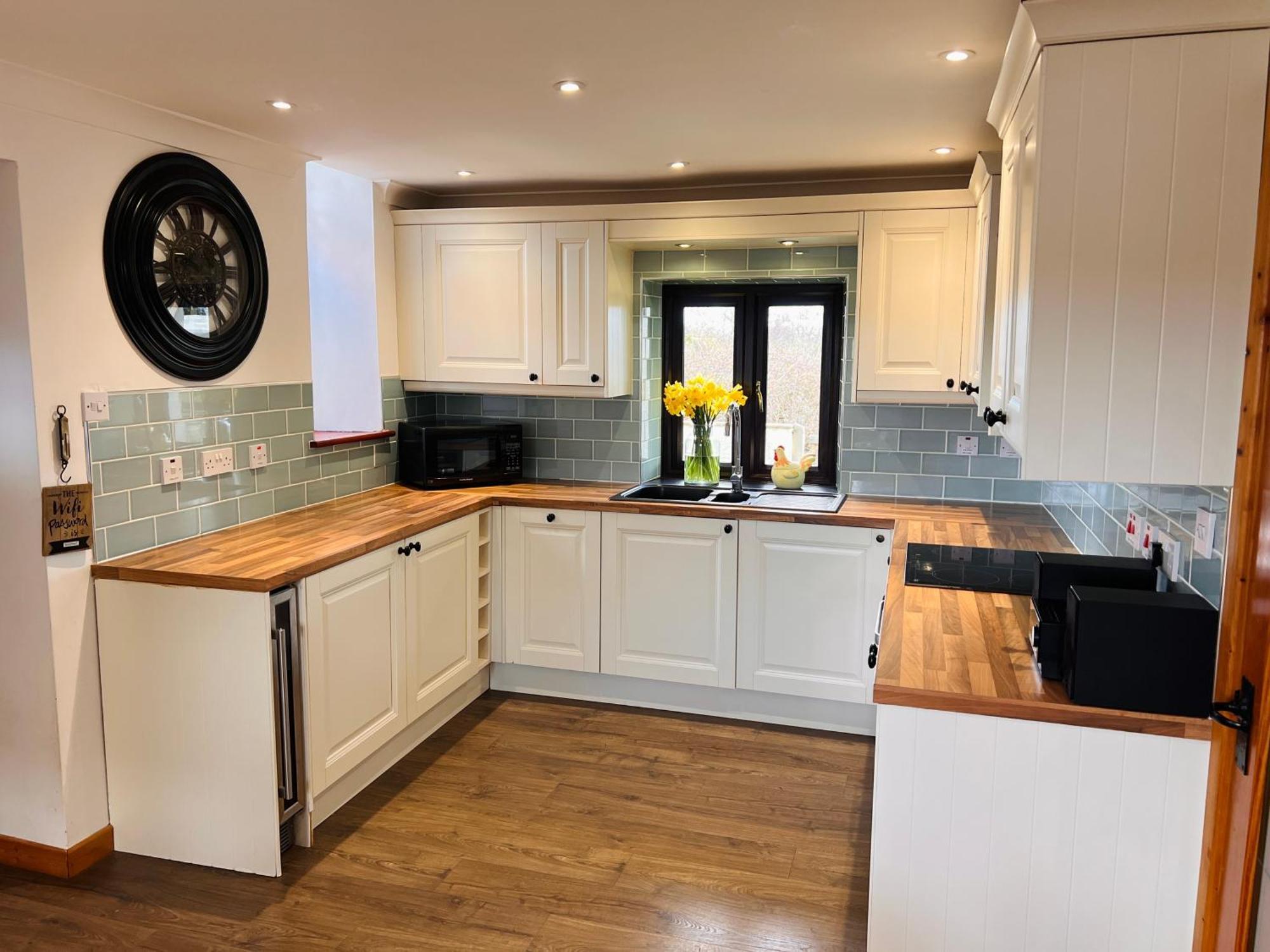 3 Bed Detached Cottage- Log Burner Mountain Views 波马利斯 外观 照片